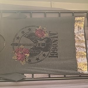NWOT guitar movable sequin T